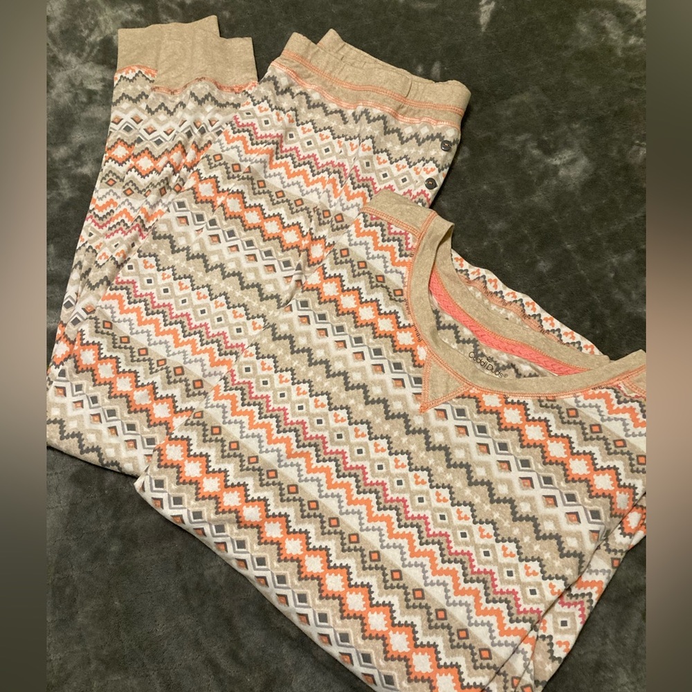 Cuddl Duds Misses PJ.  Pullover top and bottom with drawstring tie. Size Medium